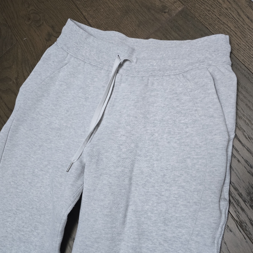 Lululemon Scuba High-Rise Jogger Fleece 28" in Heathered Core Ultra Light Grey - Picture 4 of 9